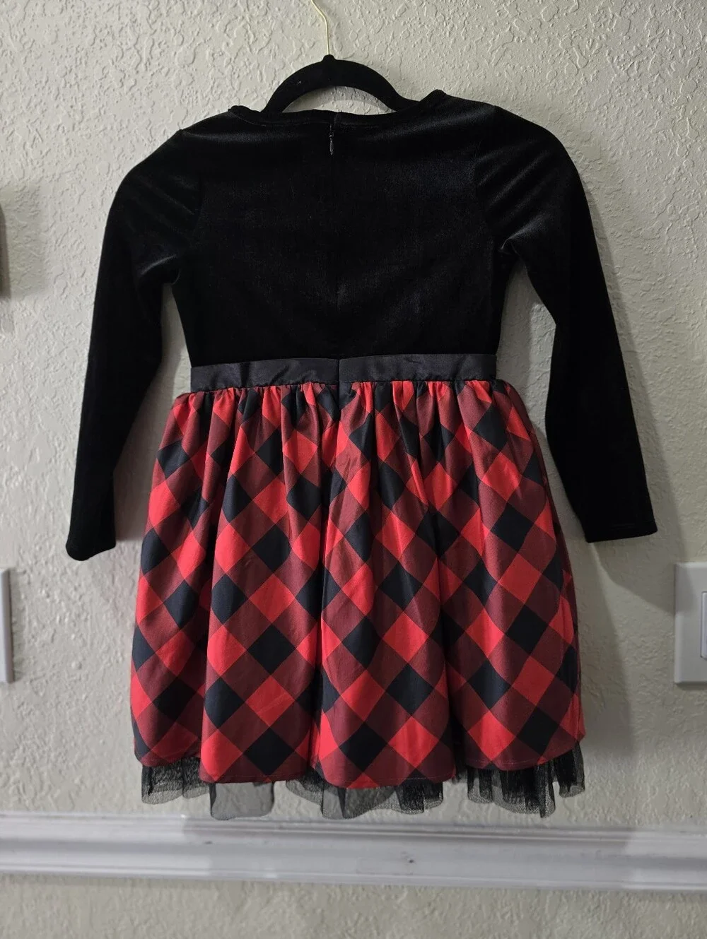 Cat & Jack velvet Long Sleeve dress, buffalo Plaid Skirt Bow Black Red Size 6 *
